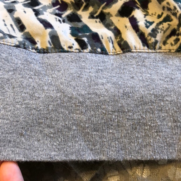 Pullover with poly front print - Picture 5 of 5